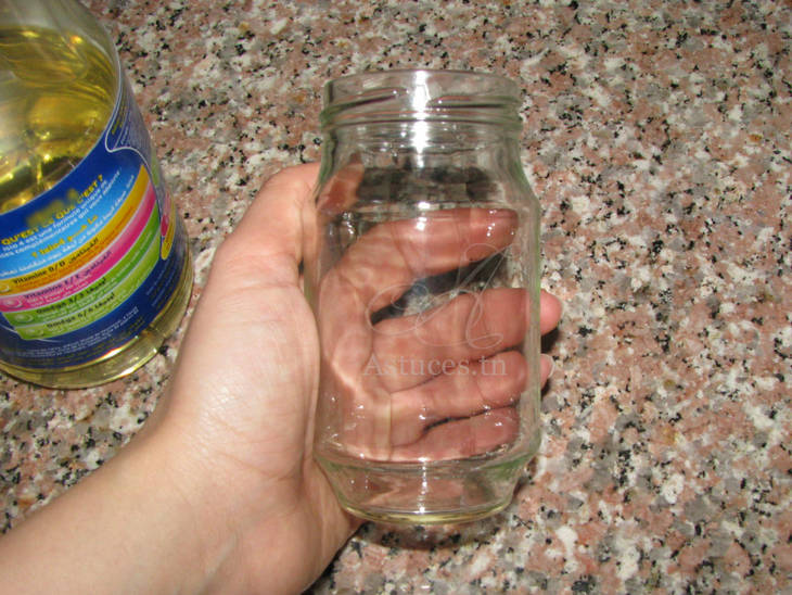Enlever traces de colle sur un pot en verre