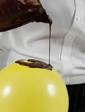 Bol en chocolat noir et chocolat blanc