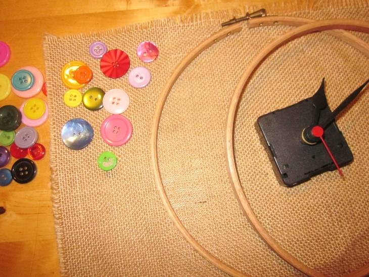 Horloge Récup Boutons