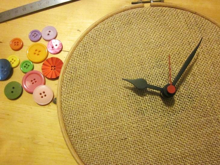 Horloge Récup Boutons
