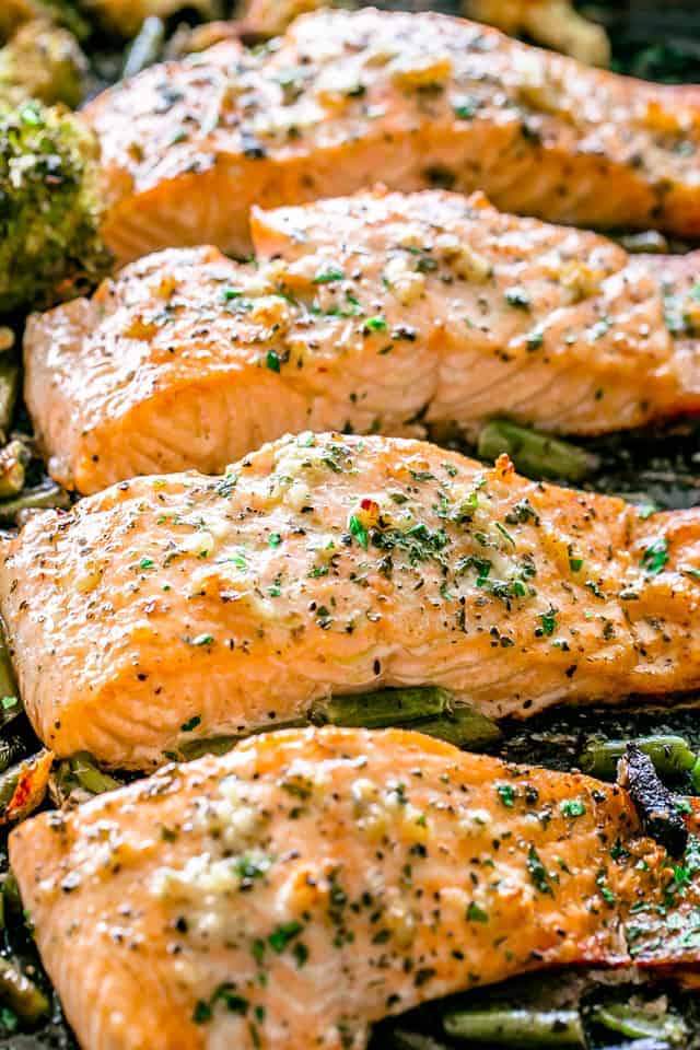 garnir les saumons de persil