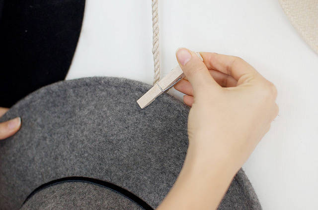 Rangement mural pour chapeaux