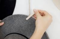 Rangement mural pour chapeaux