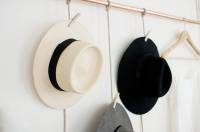 Rangement mural pour chapeaux