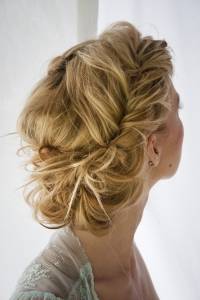 Choisir sa coiffure de mariage selon sa robe