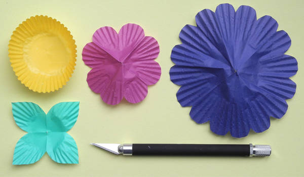 Guirlande lumineuse avec des coupelles en papier