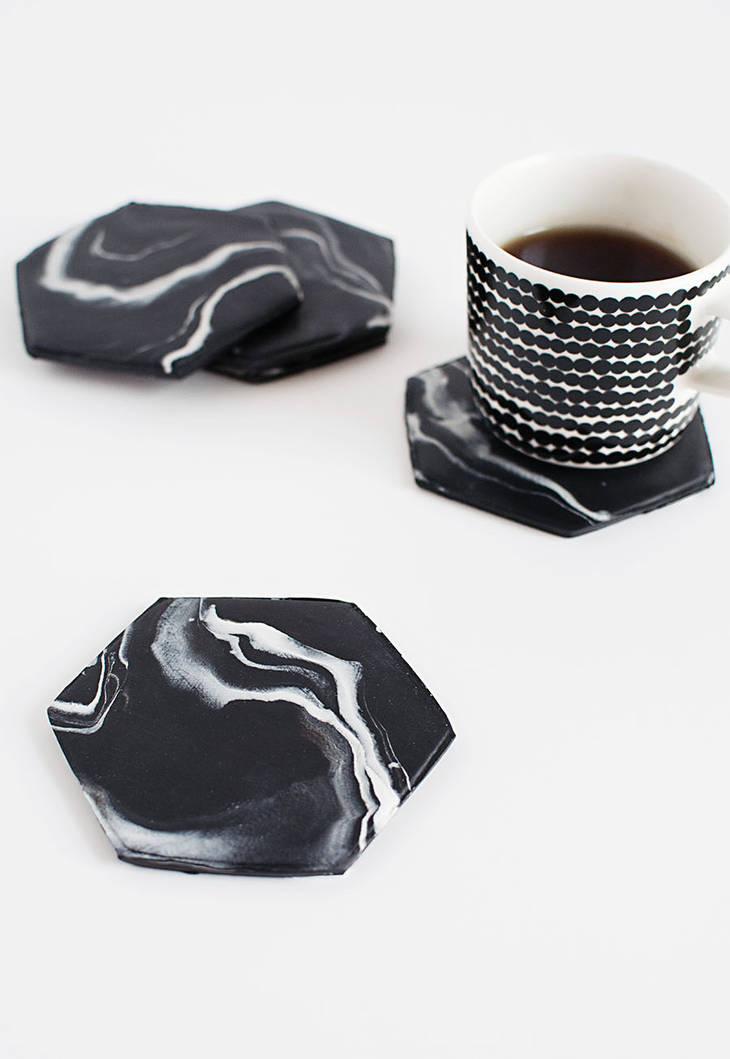 Sous-verres géométriques marbrés