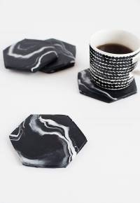 Sous-verres géométriques marbrés