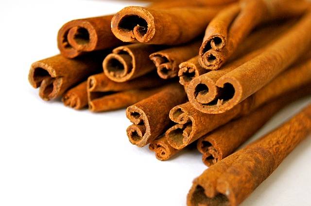 Masque à la cannelle et noix de muscade contre l’acné