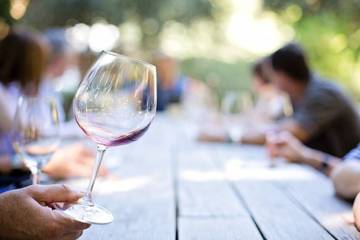 Enlever la colle d'une étiquette sur un pot en verre