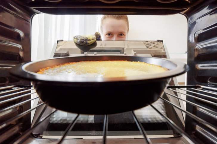 Ne pas ouvrir la porte du four en cours de cuisson