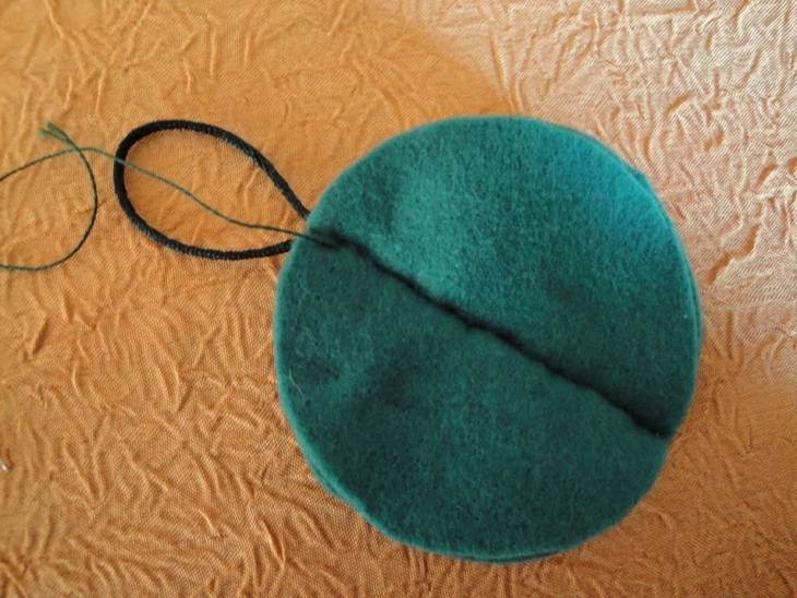 Boules de Noël en feutrine