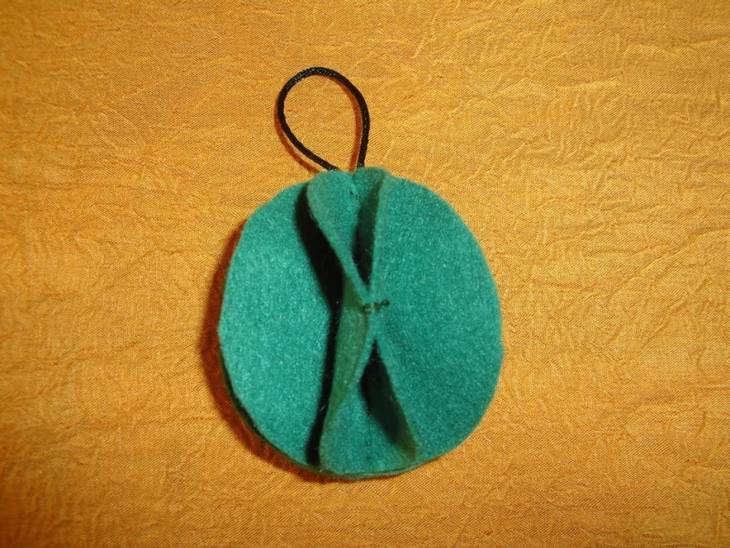 Boules de Noël en feutrine