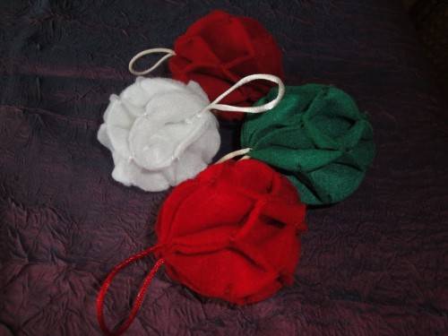 Boules de Noël en feutrine