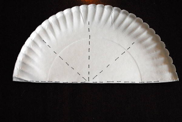 Couronne pour enfant avec une assiette en carton
