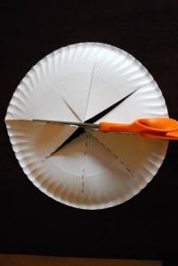 Couronne pour enfant avec une assiette en carton