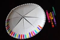 Couronne pour enfant avec une assiette en carton
