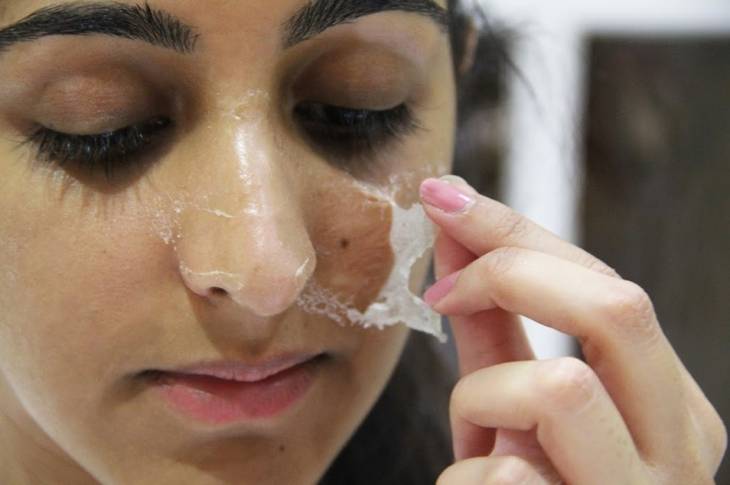 enlever le masque visage peel off maison après séchage