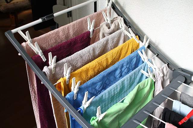 étendre le linge à l'intérieur aide à rafraichir la maison
