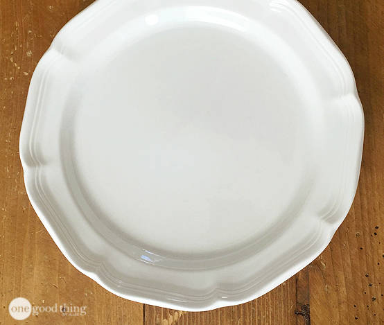 Enlever les égratignures des assiettes en porcelaine