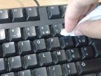 Nettoyer un clavier d'ordinateur sans le démonter