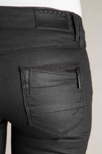 Entretenir les vêtements de couleur noire