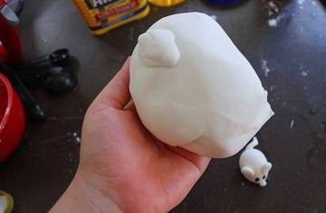 Personnaliser des bols en porcelaine avec du papier de soie