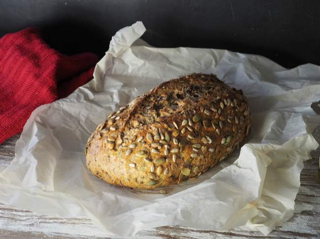 Pain maison aux graines et aux noix sans gluten