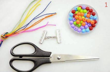 Comment faire un bracelet de perles multicolores