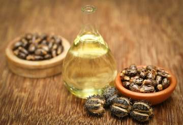 Utilisations et bienfaits de l'huile de ricin pour les cheveux, la peau et la santé
