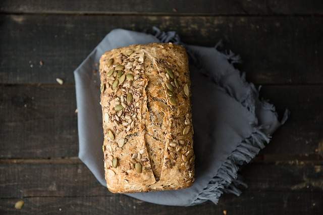 pain artisanal au levain et aux céréales