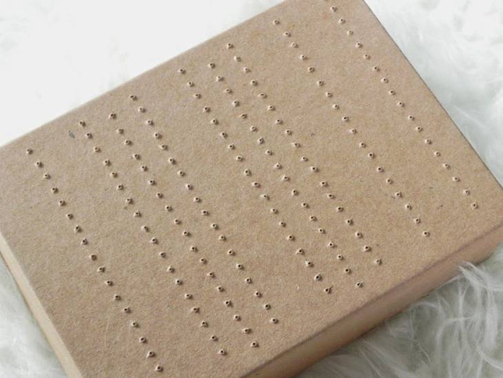 Rangement pour boucles d’oreilles à partir d'une boîte en carton