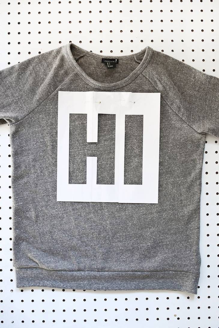 Relooker un t-shirt avec un texte en strass