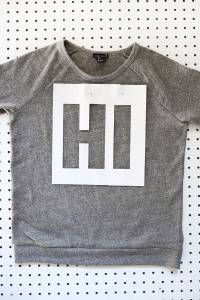 Relooker un t-shirt avec un texte en strass