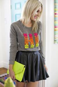 Relooker un t-shirt avec un texte en strass
