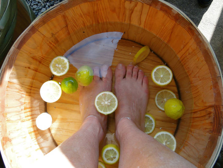 Bain de pieds au citron