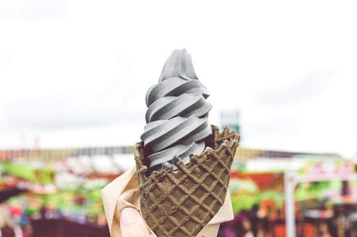 glace au charbon actif