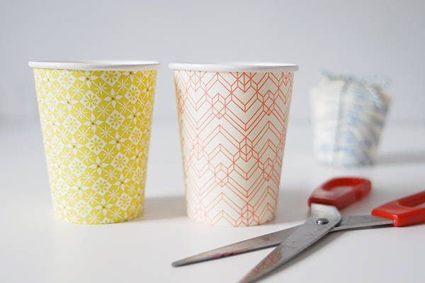 Emballage cadeau avec des gobelets en carton