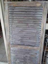 Paravent fait avec des volets de bois