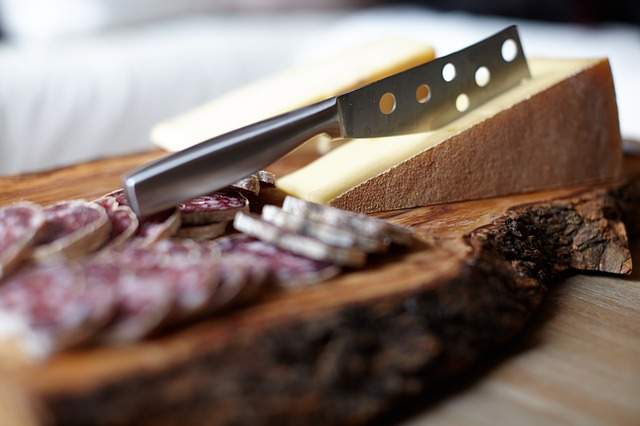 plateau fromage et saucisson sec plateau de charcuterie et fromage