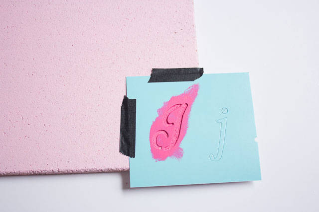 Tapis de souris à pompons avec une planche de liège