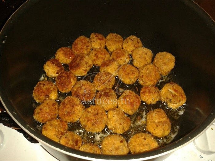 Boulettes avec des restes de poulet
