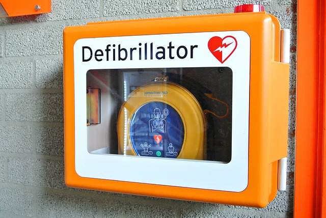 défibrillateur dans un lieu public