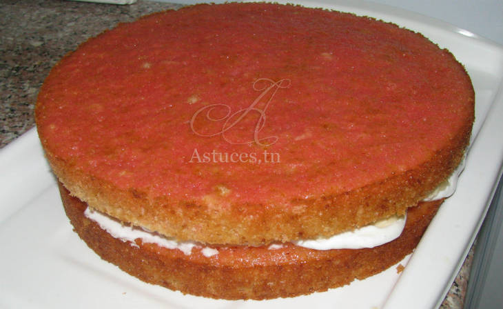 Gâteau aux fruits rose et blanc