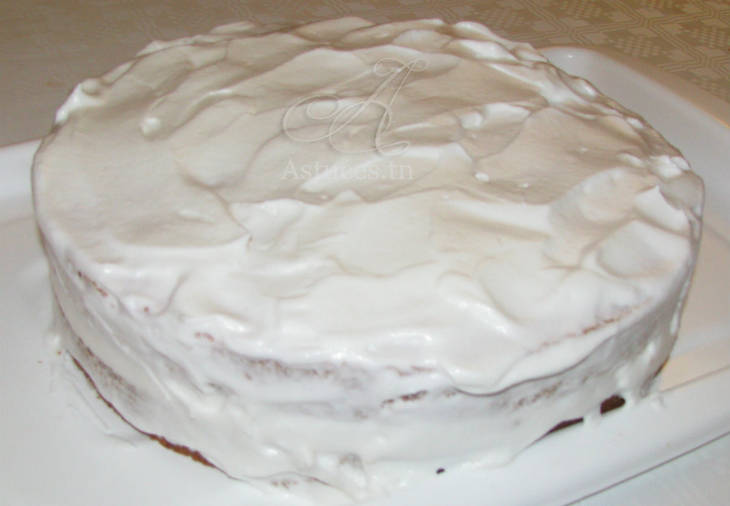 Gâteau aux fruits rose et blanc
