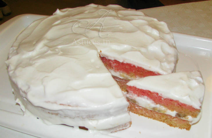 Gâteau aux fruits rose et blanc