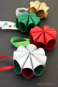 Mini couronnes de Noël en rouleaux de papier toilette