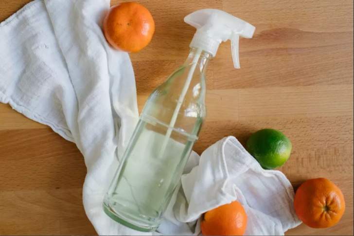 Spray nettoyant facile et naturel DIY