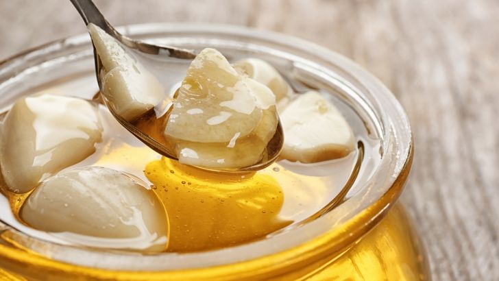 Pourquoi est-il bénéfique de manger de l'ail et du miel à jeun ?