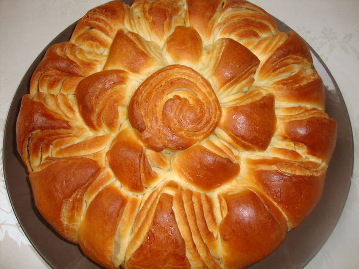 Pain ou Brioche Bulgare en forme de tournesol